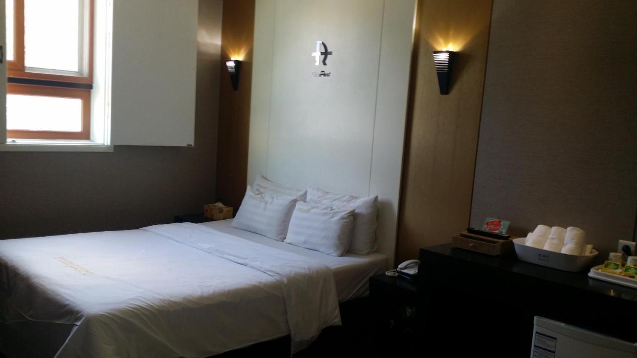 Rampart Hotel Кванмён Экстерьер фото